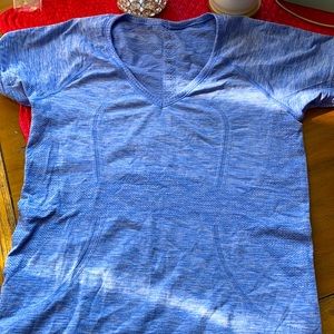 Lululemon running top (8)